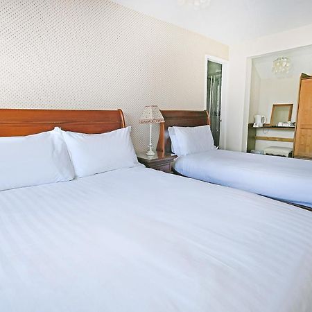 Virginia Lodge Стратфорд на Ейвън Екстериор снимка