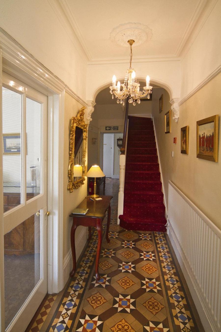 Virginia Lodge Стратфорд на Ейвън Екстериор снимка
