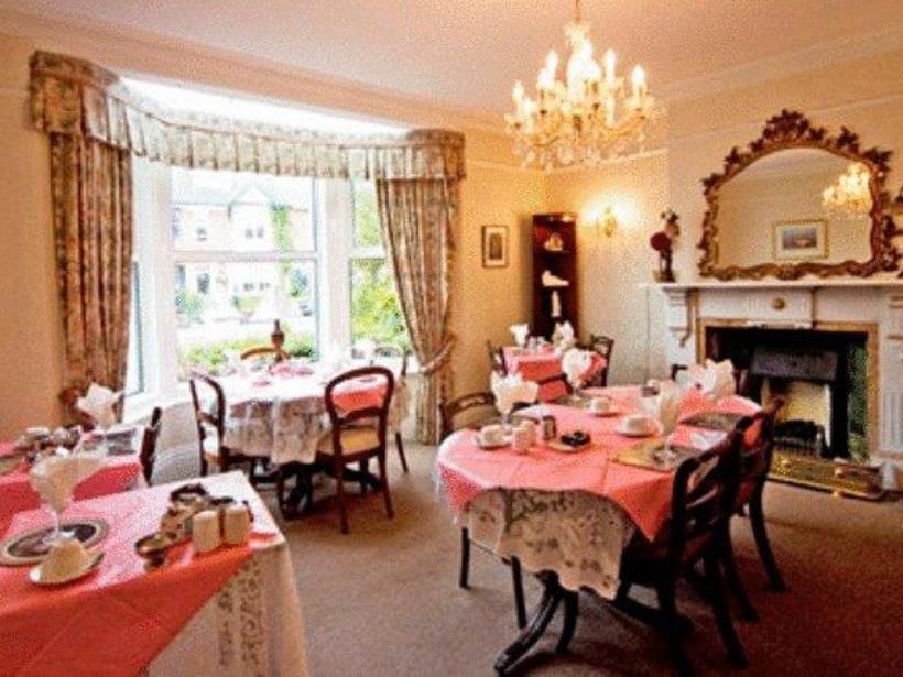 Virginia Lodge Стратфорд на Ейвън Екстериор снимка